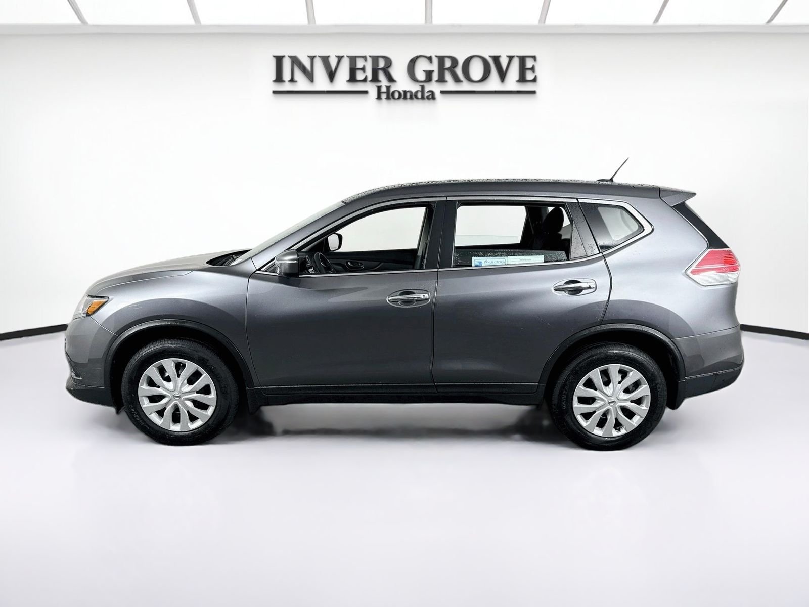 Used 2015 Gun Metallic Nissan S image 8