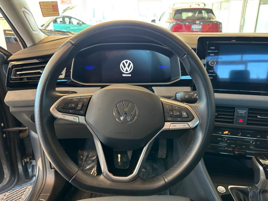 Used 2025 Monterey Blue Volkswagen 1.5T SE image 18
