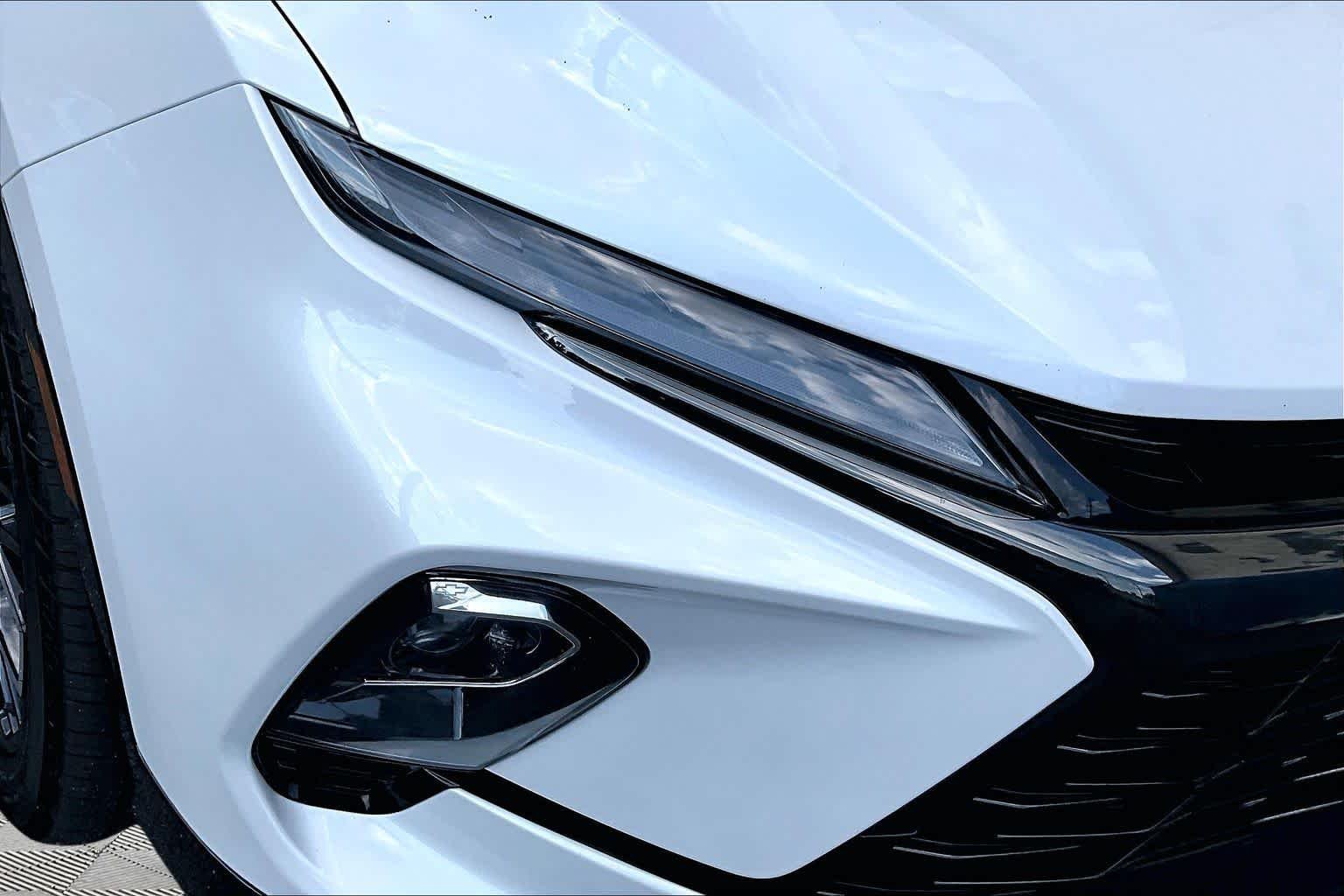 Used 2023 Iridescent Pearl Tricoat Chevrolet RS image 28