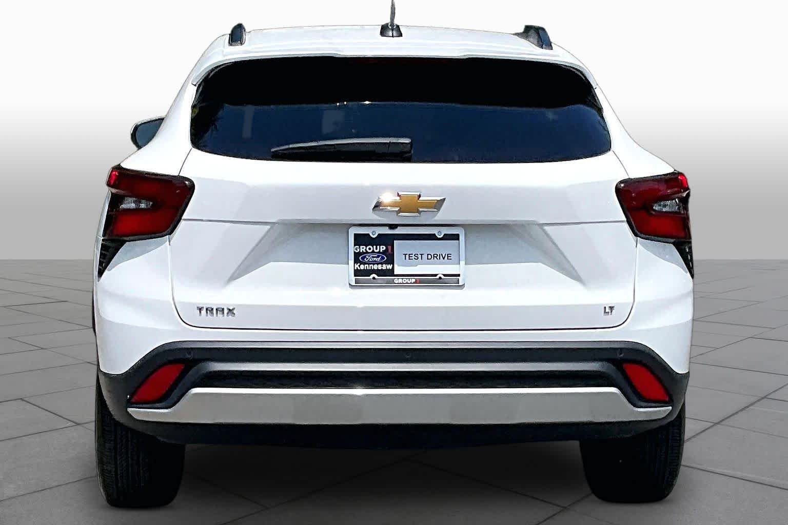 Used 2025 Summit White Chevrolet LT image 5