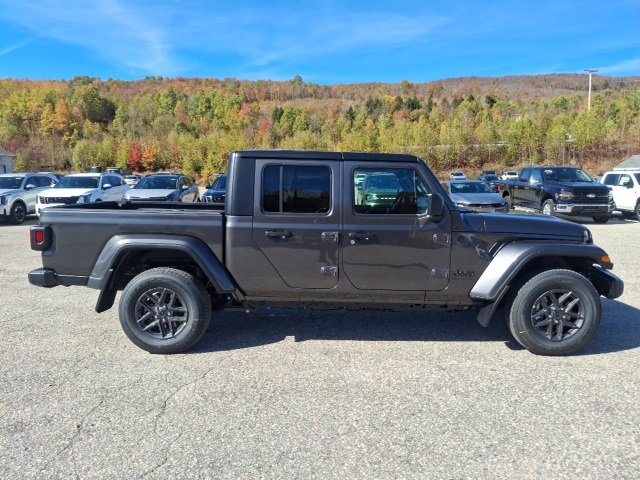 2025 Jeep Gladiator Sport S photo 2