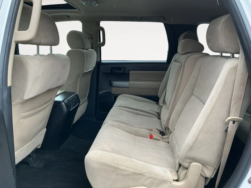 Used 2014 White Toyota SR5 image 19