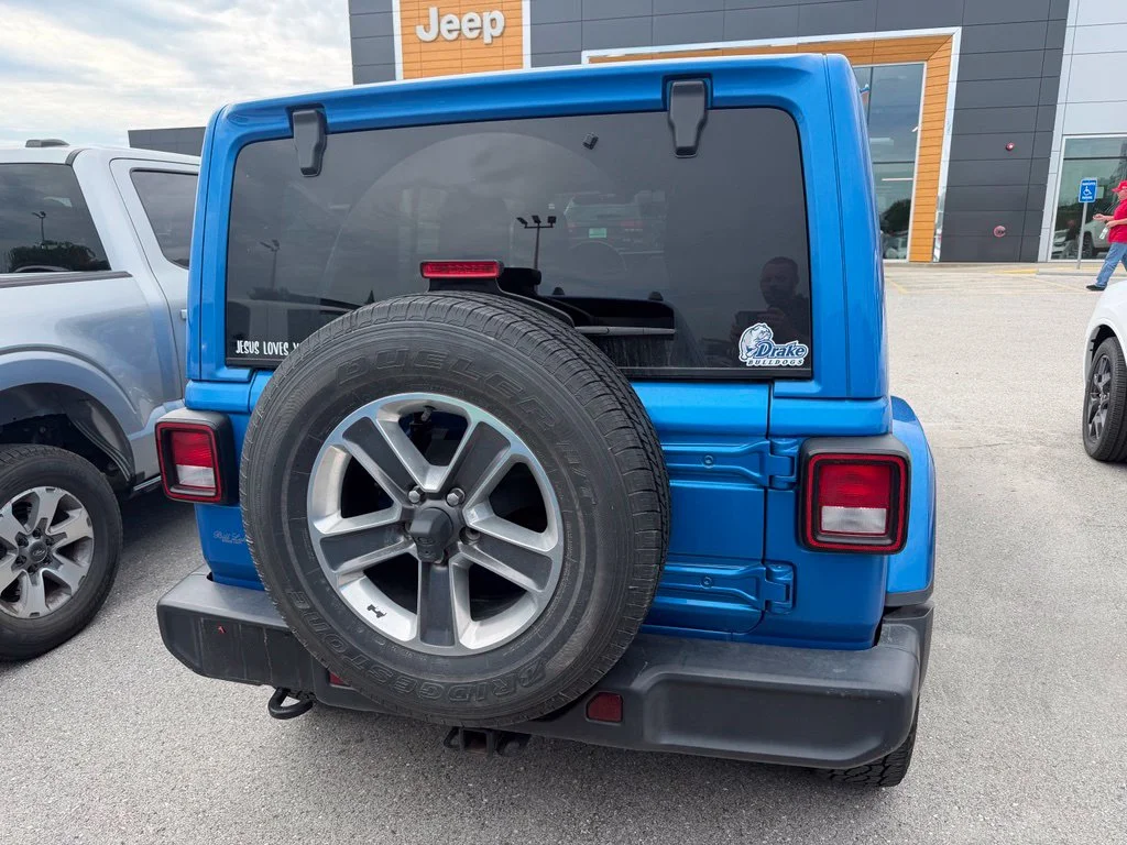 Used 2022 Blue Jeep Unlimited Sahara image 6