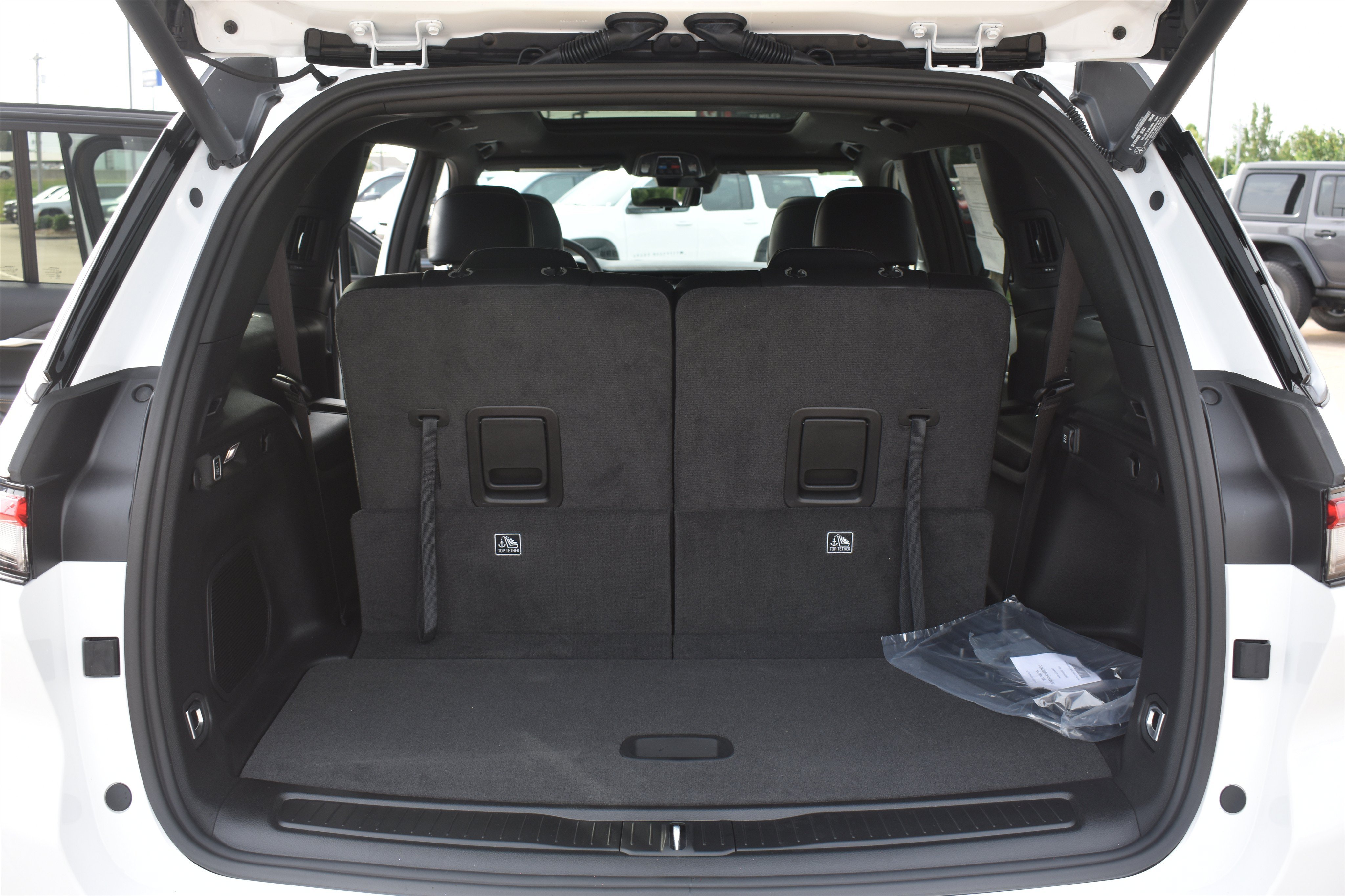 New 2026 Bright White Clear-Coat Exterior Paint Jeep 85th Anniversary Edition image 18