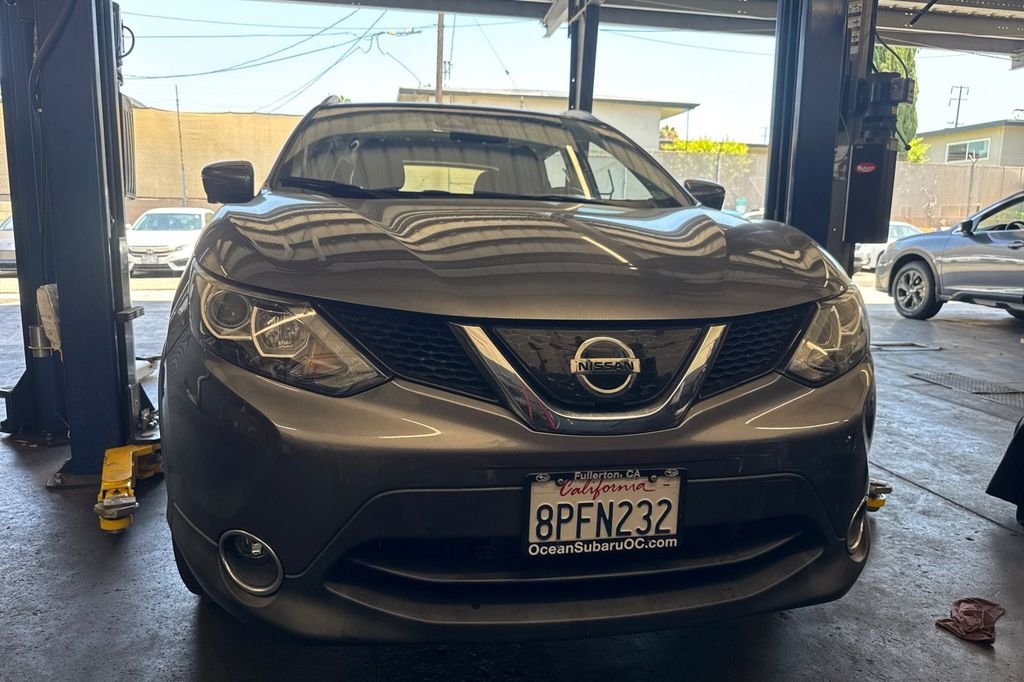 Used 2019 Gray Nissan SV image 3