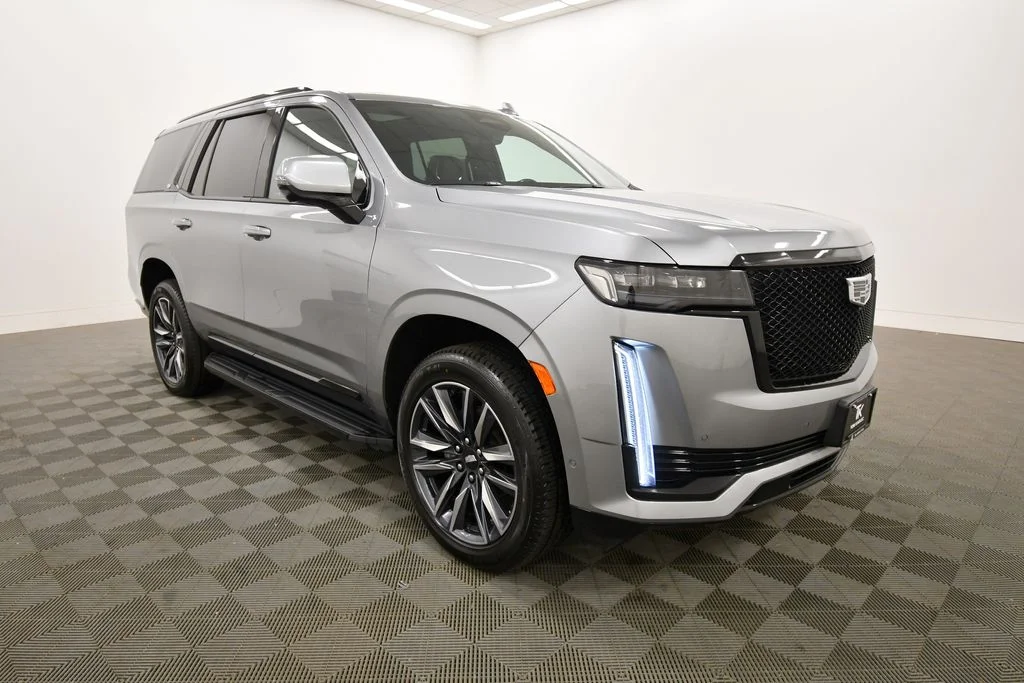 Used 2023  Cadillac Sport image 11