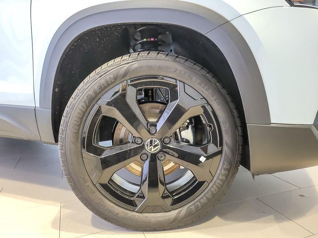 New 2026 Monument Gray w/Dp Blk Rf Volkswagen 1.5T SE Black image 6