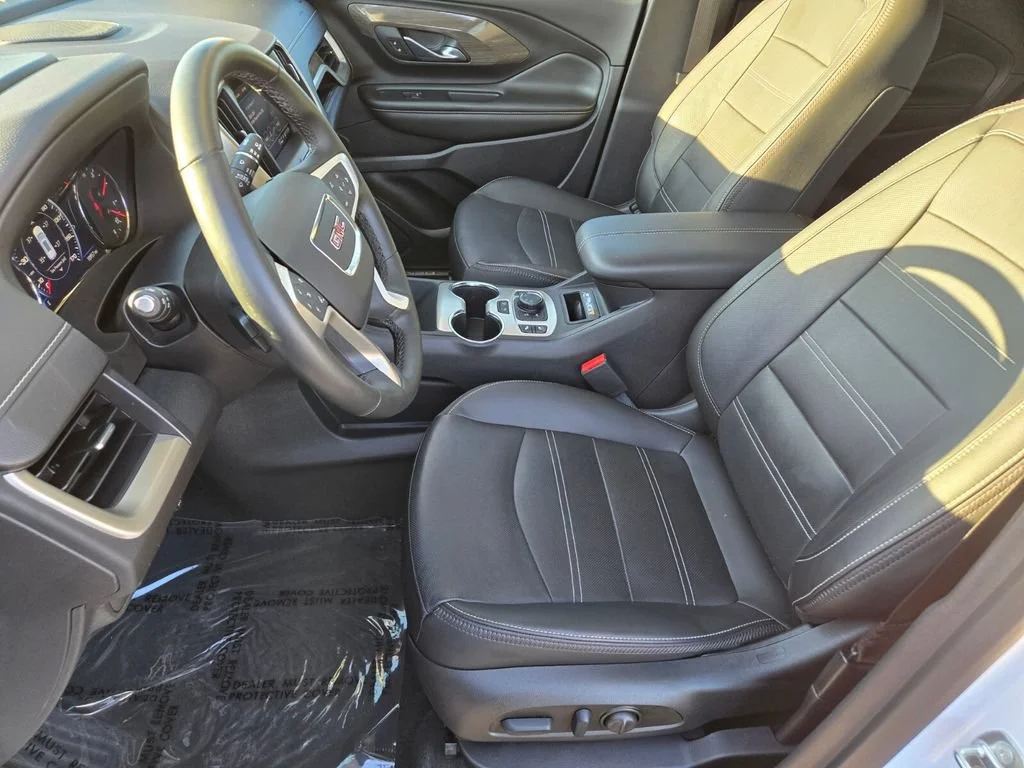 Used 2023 WHITE FROST TRICOAT GMC Denali image 10