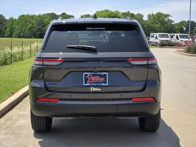 New 2026 Baltic Gray Metallic Clear-Coat Exterior Paint Jeep Altitude image 4