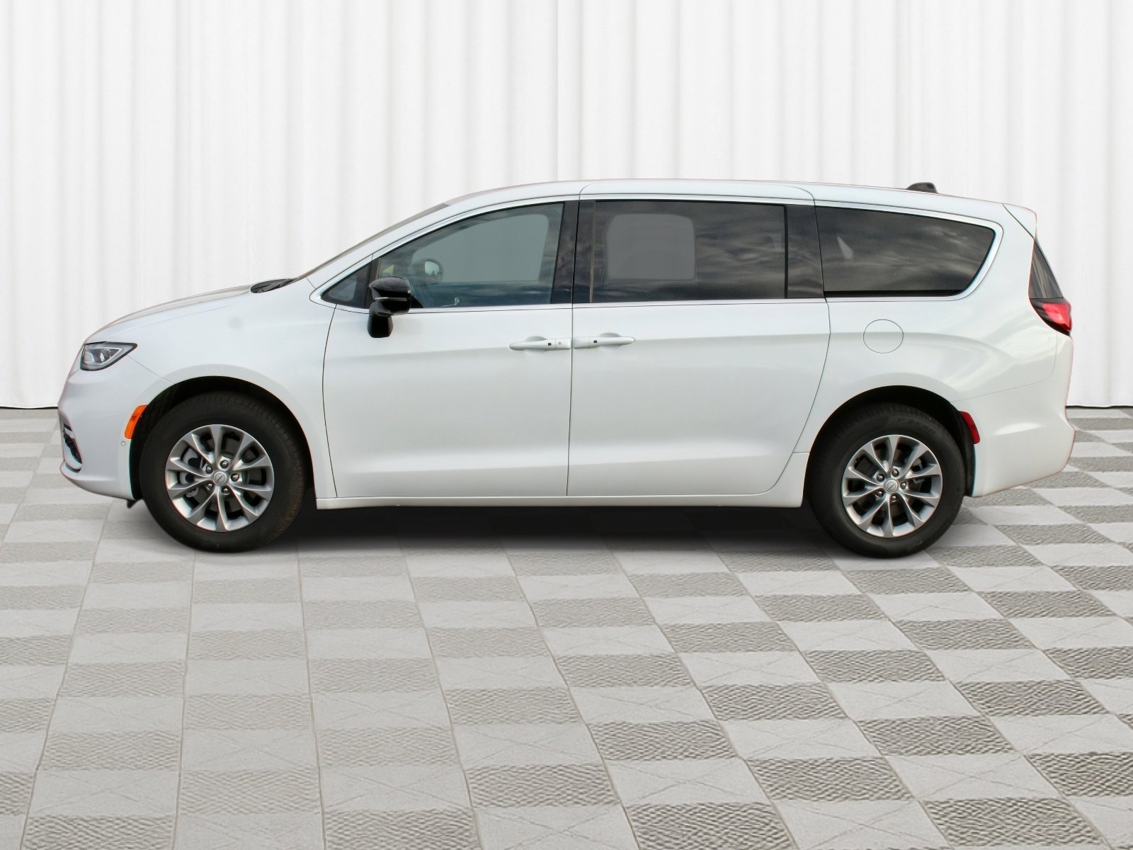 New 2026 Bright White Clear-Coat Exterior Paint Chrysler Select image 37