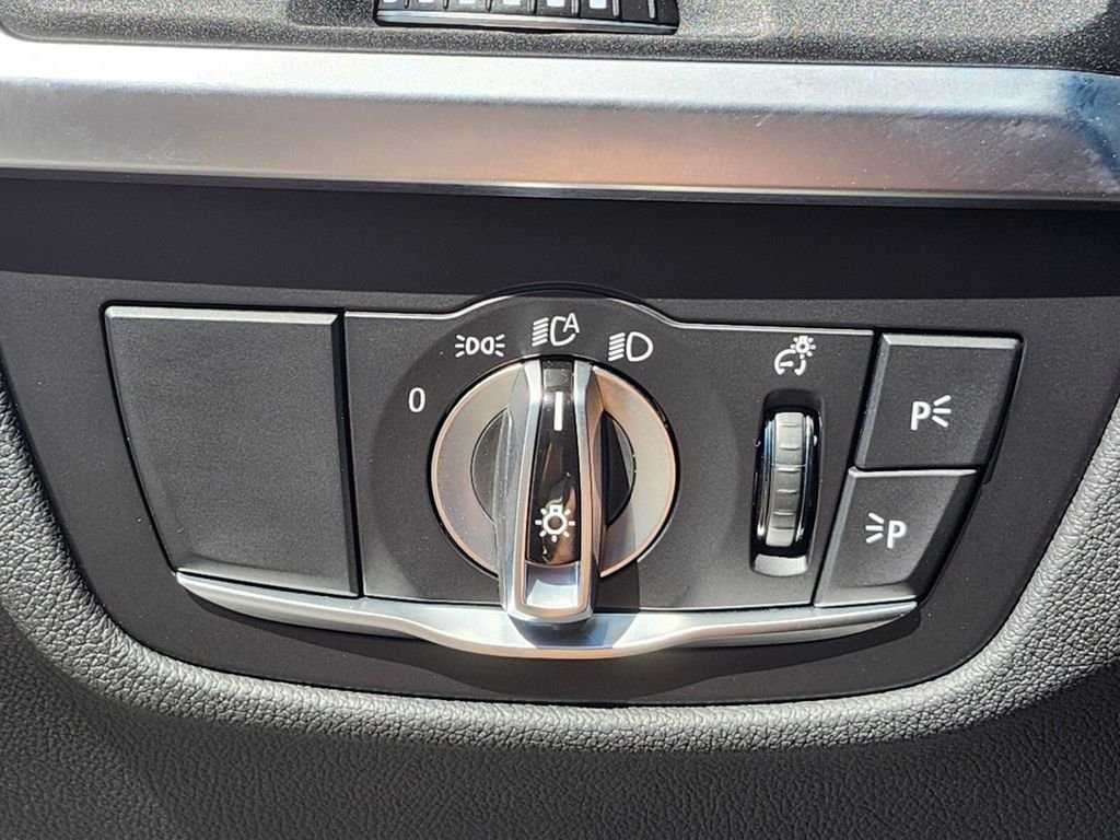 Used 2024 Gray BMW xDrive30i image 25