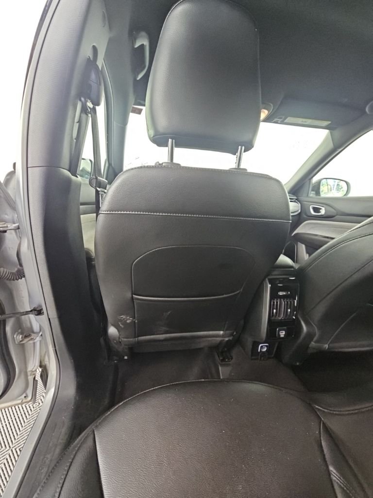 Used 2024 Silver Jeep Latitude image 16