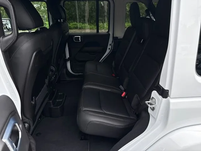 New 2026 Bright White Clear-Coat Exterior Paint Jeep Sahara image 13