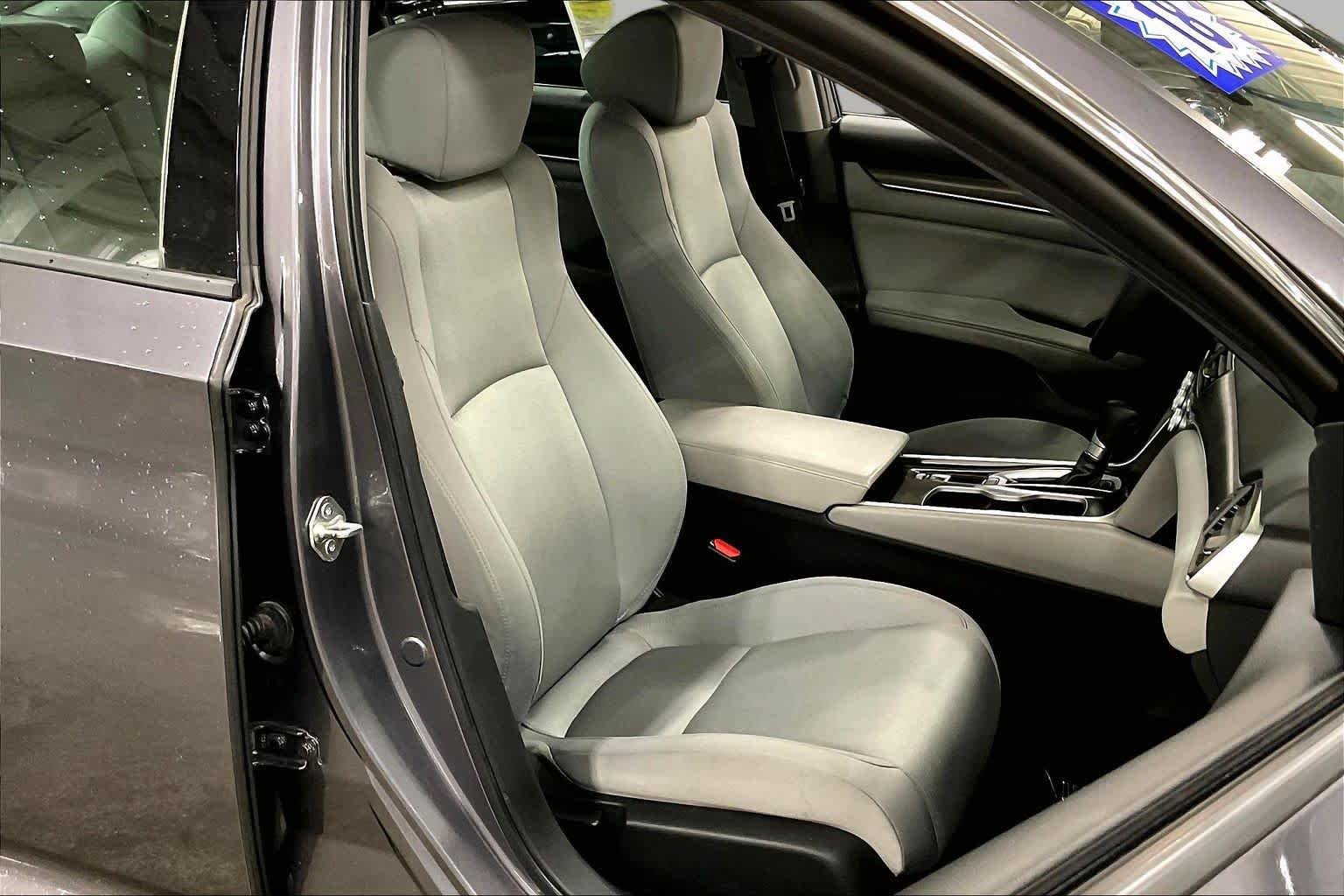 Used 2018 Modern Steel Metallic Honda LX 1.5T image 9