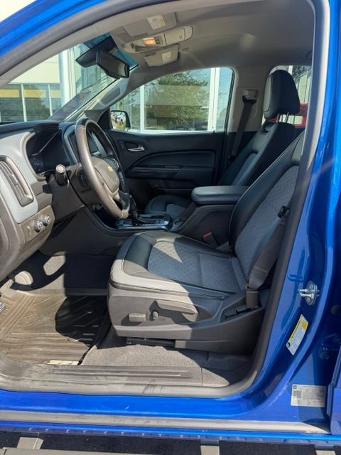 Used 2019 KINETIC BLUE METALLIC Chevrolet 4WD Z71 image 4