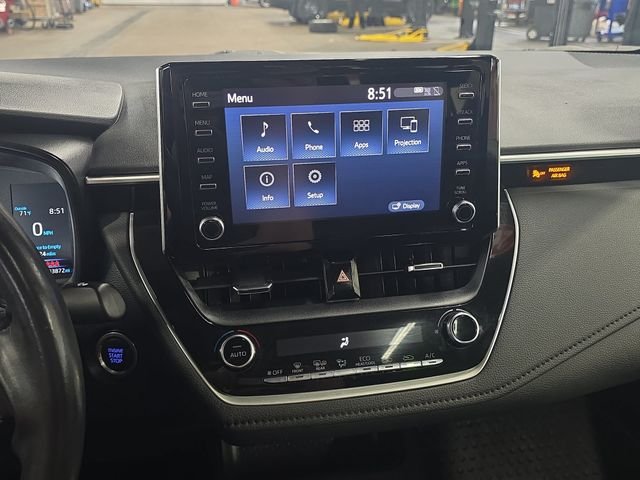 Used 2020  Toyota SE image 19