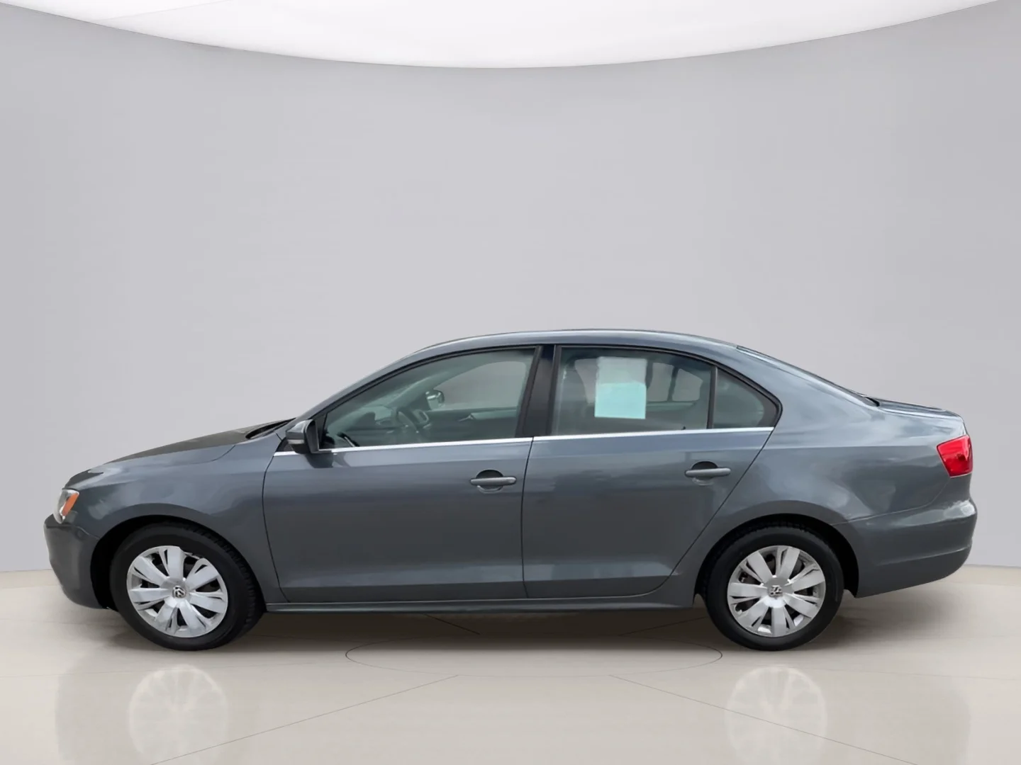 Used 2013 Gray Volkswagen SE image 5