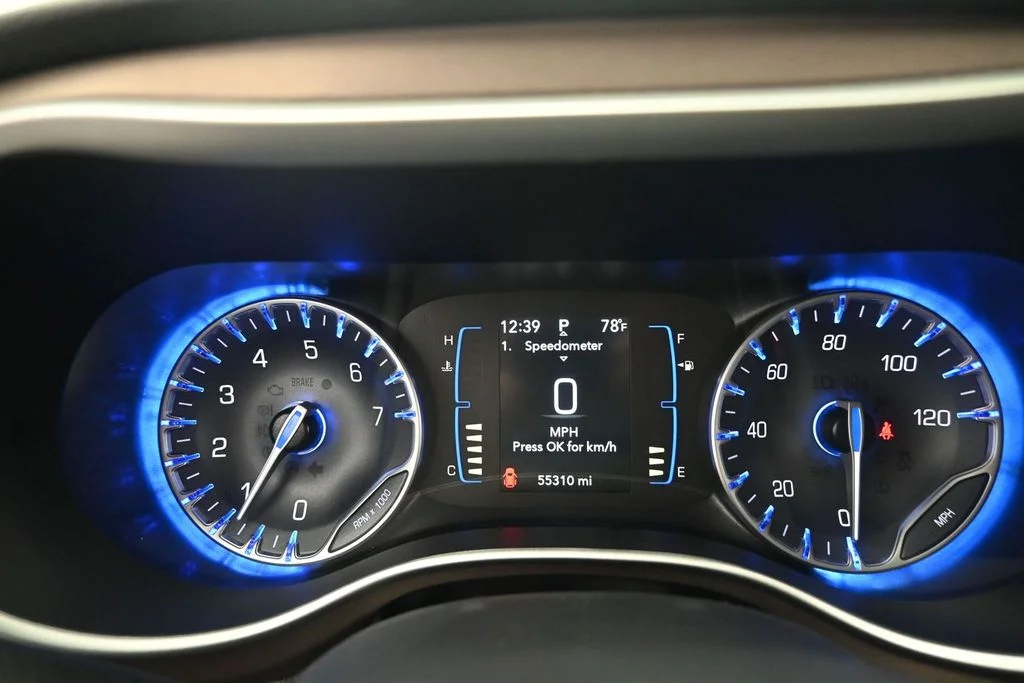 Used 2023 White Chrysler LX image 18