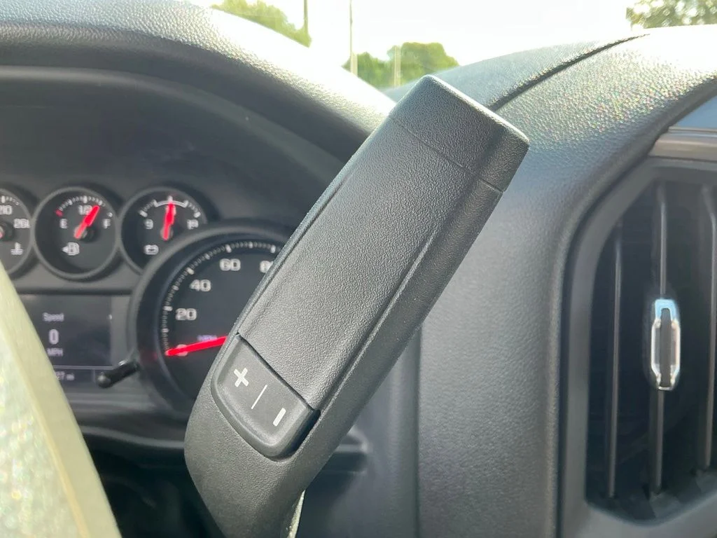 Used 2025 White Chevrolet Custom image 36