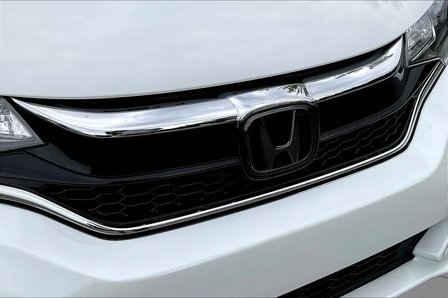 Used 2018 White Orchid Pearl Honda EX-L image 30