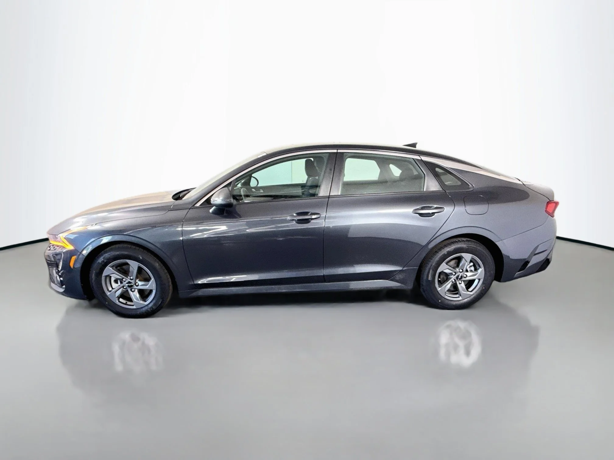 Used 2023 Gravity Gray Kia LXS image 4