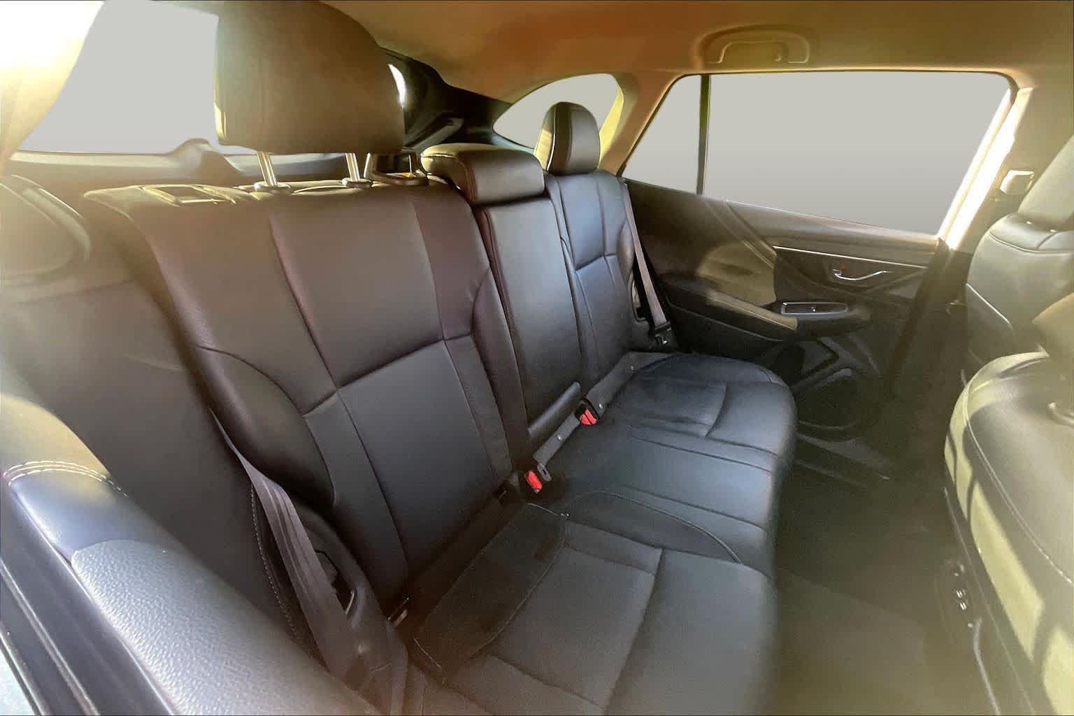 Used 2021 Crystal White Pearl Subaru Limited image 19