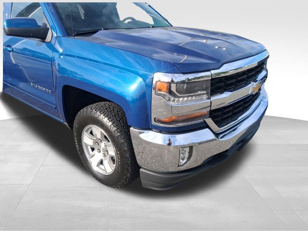 Used 2016 DEEP OCEAN BLUE METALLIC Chevrolet LT image 17