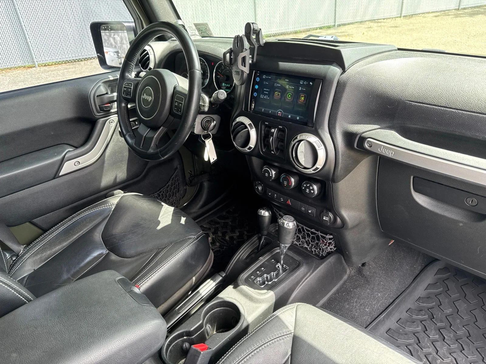 Used 2015 Green Jeep Unlimited Sahara image 27