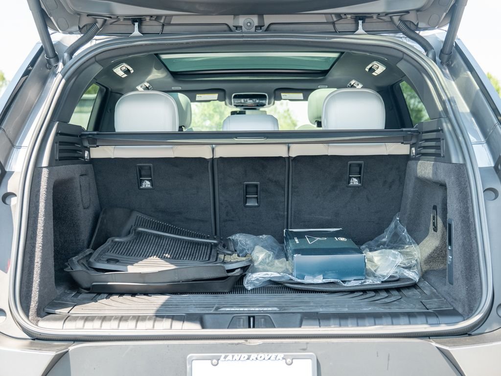 Certified Used 2025 Gray Land Rover SE image 38