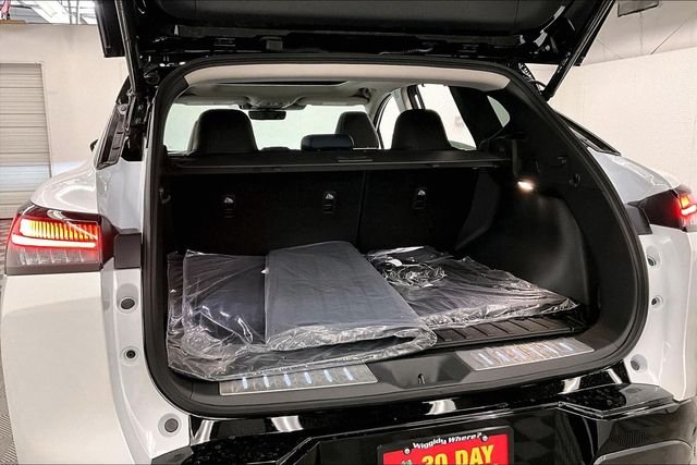 New 2026 Everest White Pearl/Black Nissan Platinum image 43