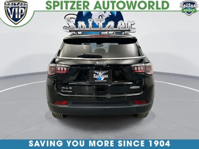 Used 2022 Black Jeep Latitude Lux image 9