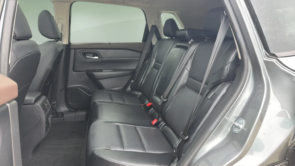 Certified Used 2023 Gun Metallic Nissan SV image 12