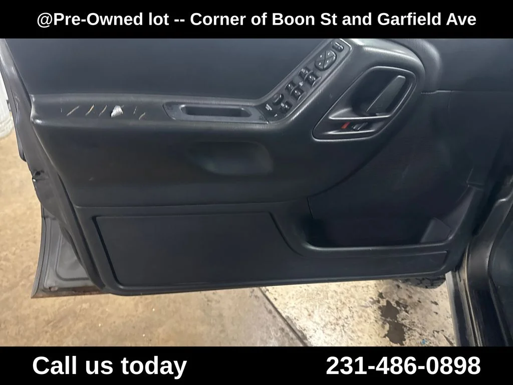 Used 2003  Jeep Laredo image 14