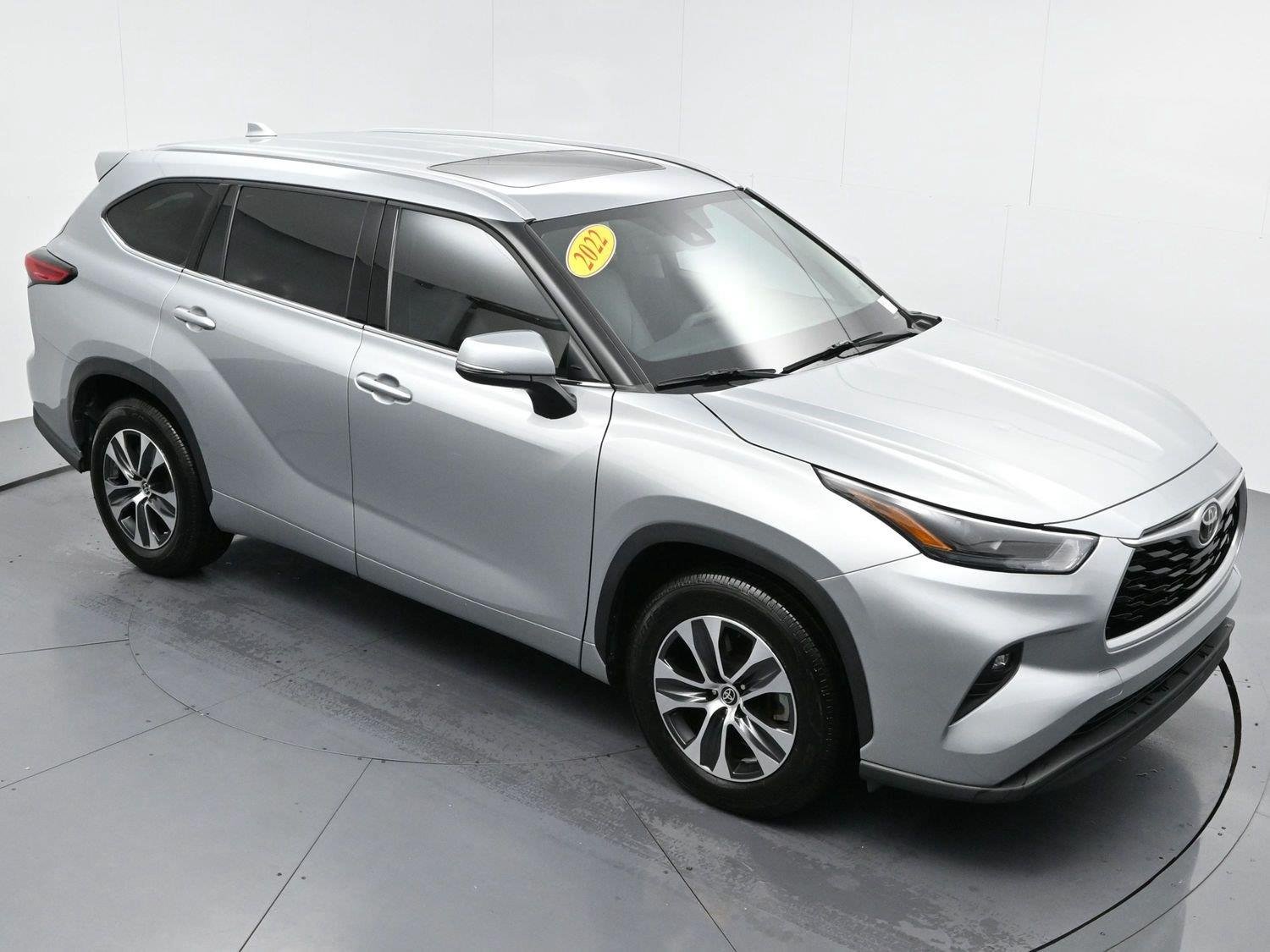 Used 2022 Celestial Silver Metallic Toyota XLE image 44