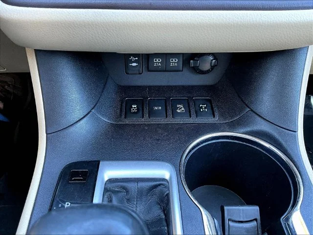 Used 2018 Green Toyota XLE image 18