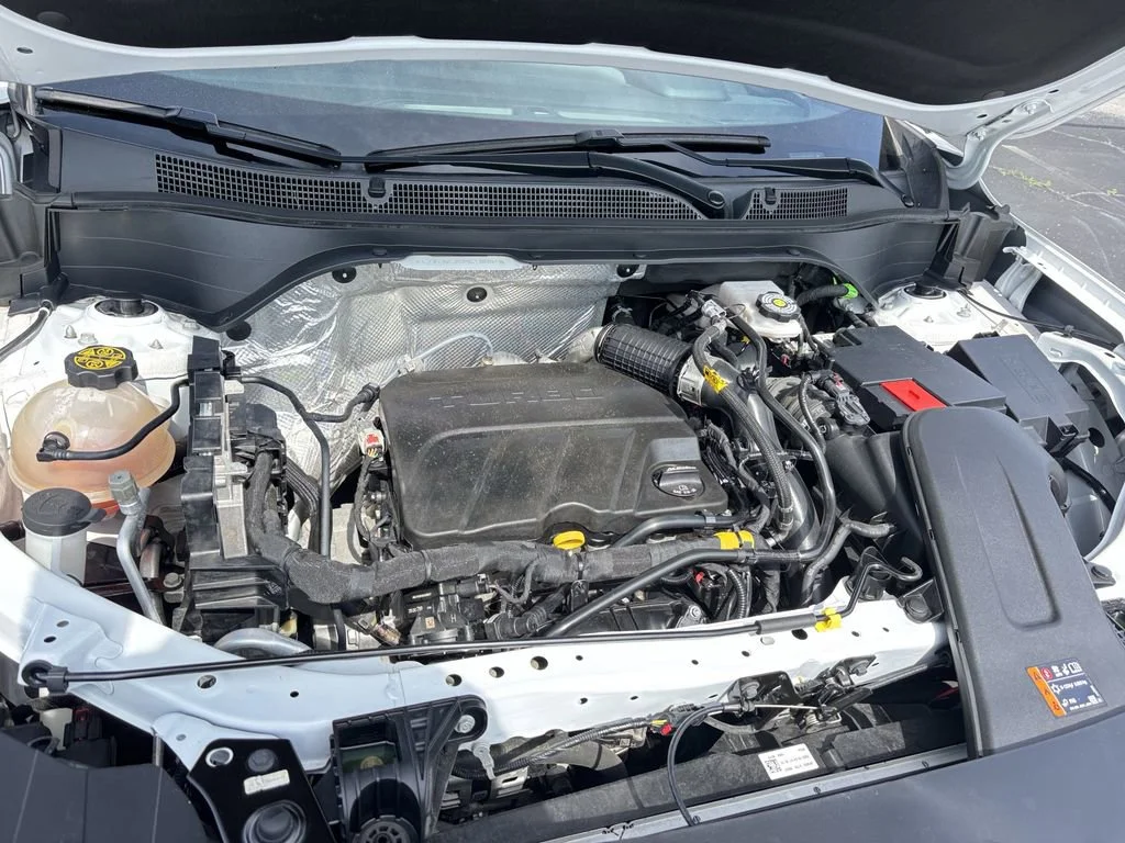 Used 2024 Summit White Chevrolet 1RS image 13