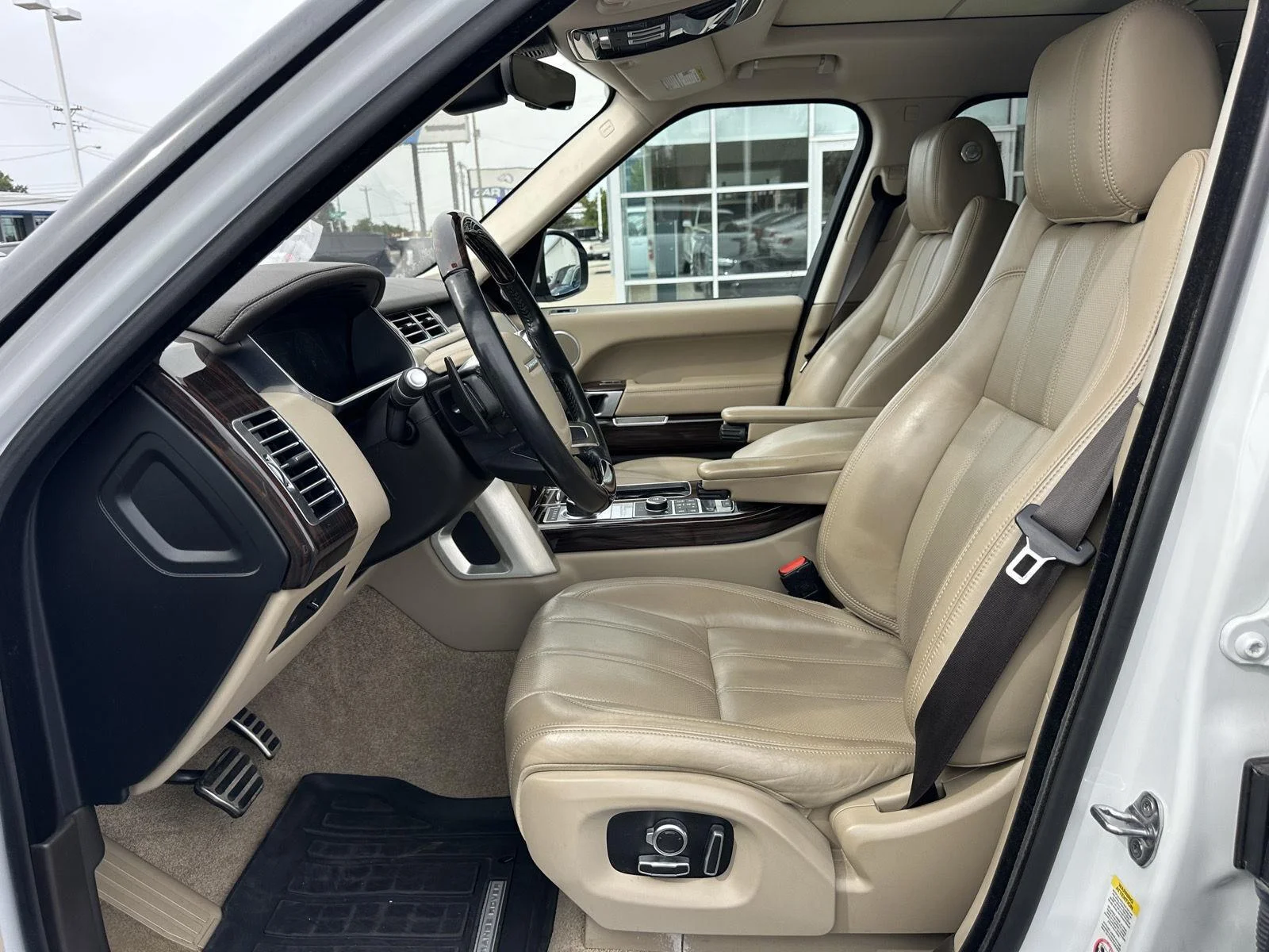 Used 2017 Fuji White Land Rover 5.0L V8 Supercharged image 9