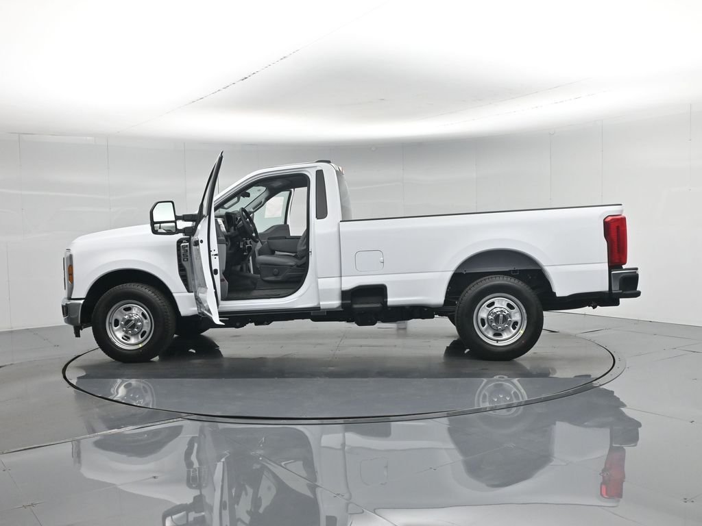 New 2026 Oxford White Ford XL image 30