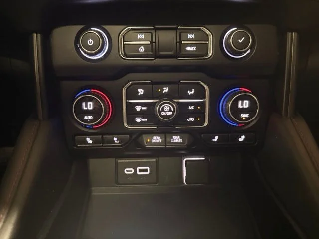 2023 Chevrolet Suburban RST - Photo 21