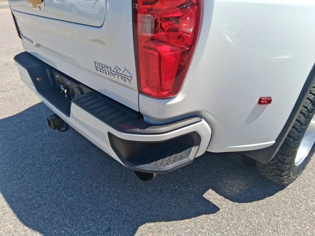 Used 2024 Beige Chevrolet High Country image 15