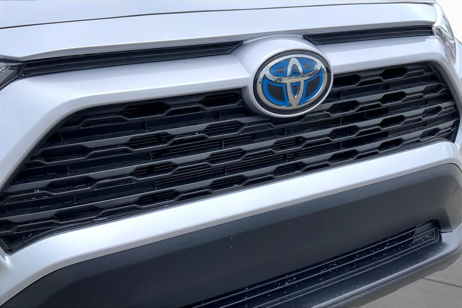 Used 2024 Silver Sky Metallic Toyota Hybrid XLE image 29