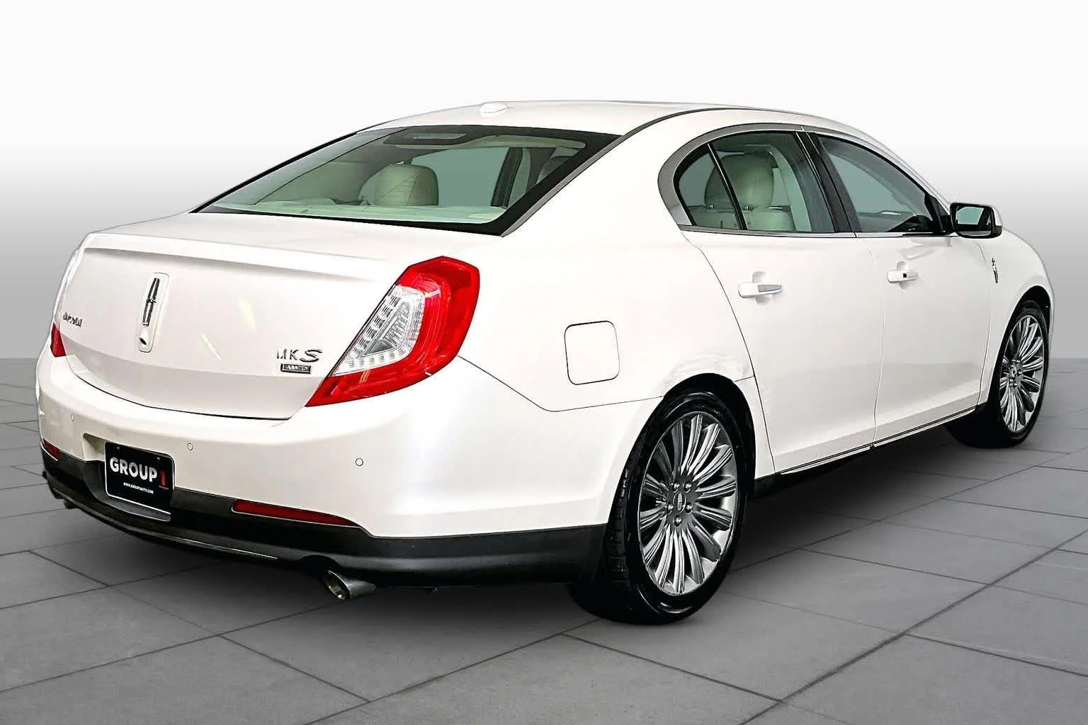 Used 2014 White Platinum Metallic Tri-Coat Lincoln  image 13