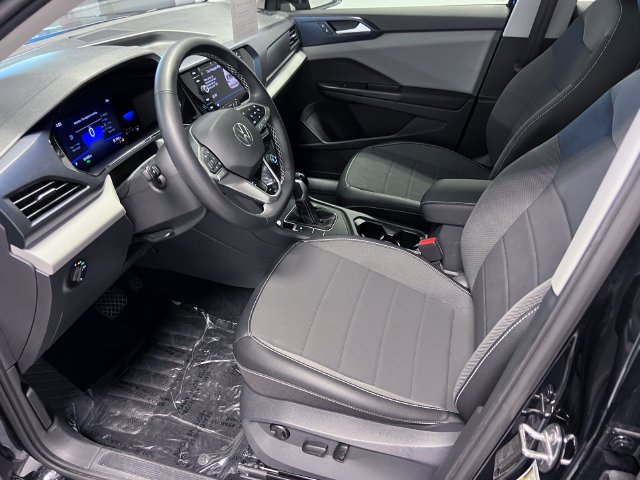 2022 Taos 1.5T SE Black · photo 7