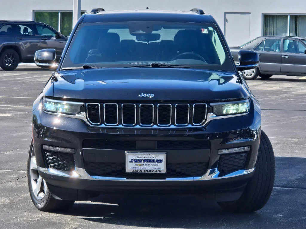 Used 2021 Black Jeep Limited 4x4 image 3