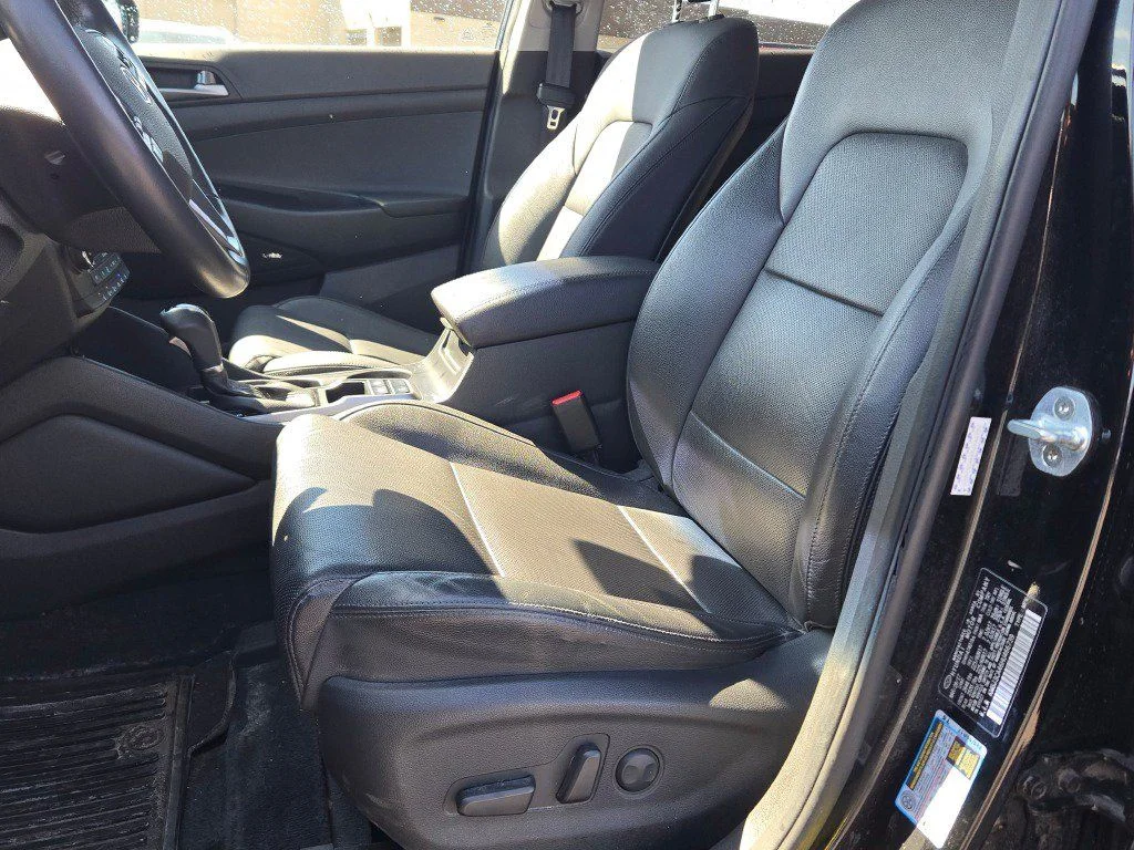 Used 2017 Black Hyundai SE Plus image 21
