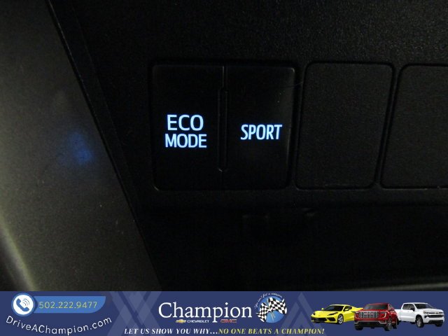 Used 2018 Silver Toyota XLE image 34