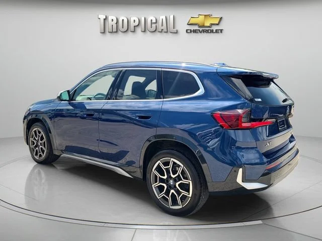 Used 2023 Blue BMW xDrive28i image 3