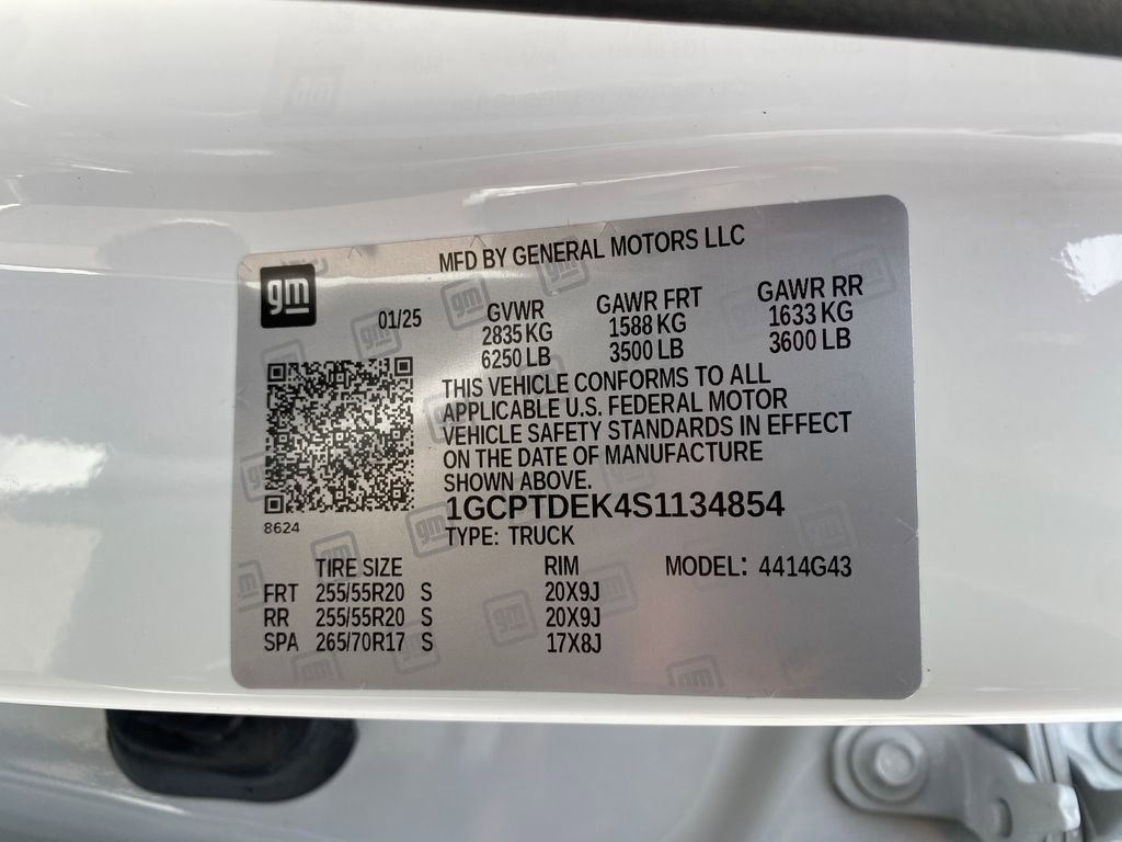 Used 2025 Summit White Chevrolet Z71 image 30
