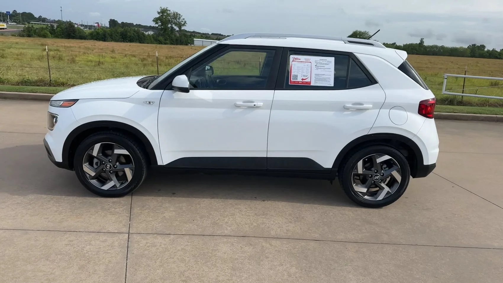 Used 2025 Lunar White Hyundai SEL image 5