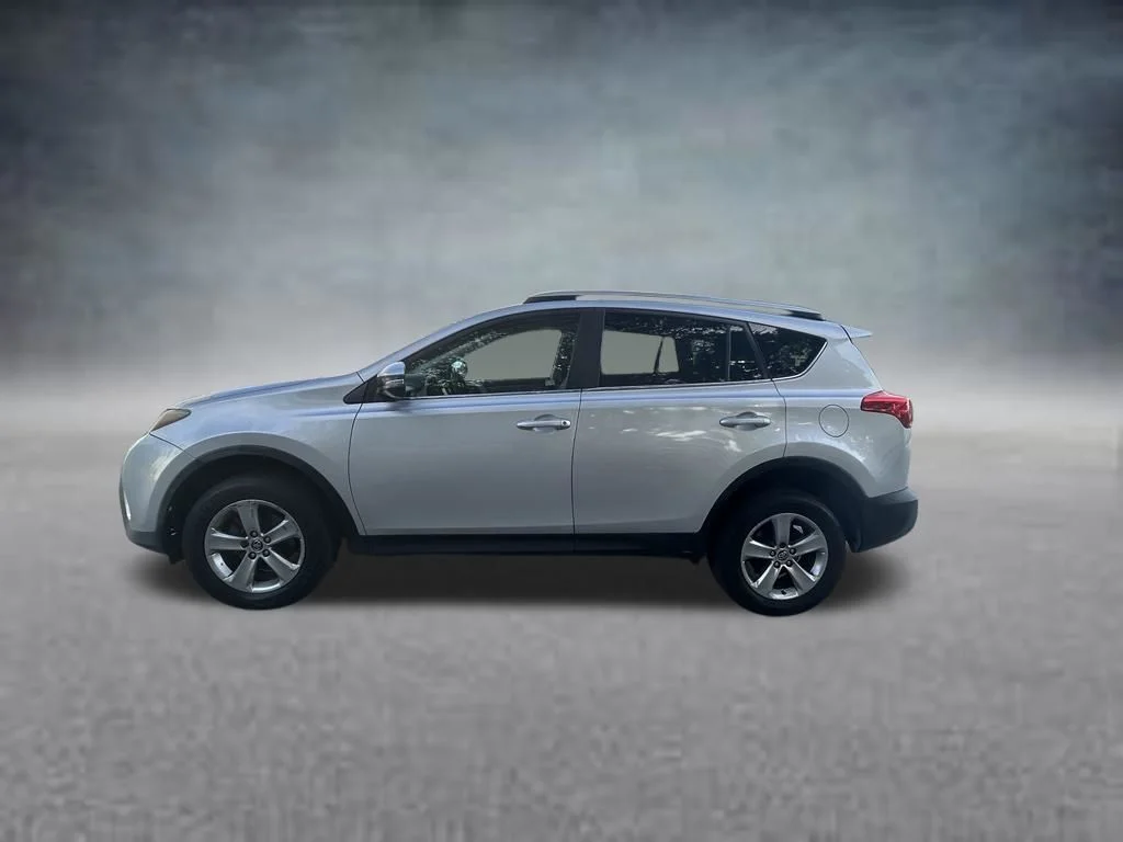 Used 2015 Silver Toyota XLE image 4